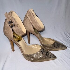 ✨ Vince Camuto Lyla Metallic Ankle Strap Heels – Gold Snakeskin Look ✨